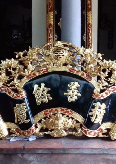 Cuốn Thư chạm Tứ Quý